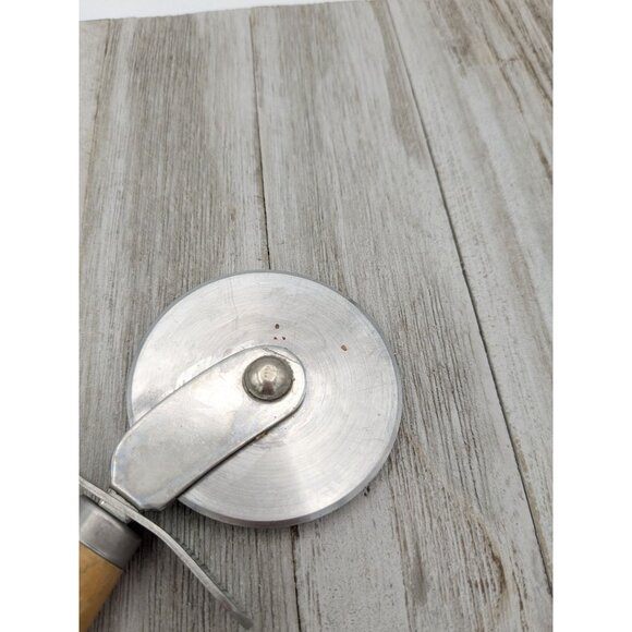 Tony's Pizza Cutter Blade 2 1/2" Diameter 7" Stainless Steel Wood handle - Picture 5 of 8